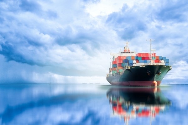 Страхование морских перевозок: вызовы и теневые рынки в условиях санкций